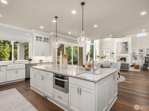 2832 109th Avenue SE, Bellevue WA 98004