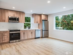 12531 25th Avenue NE Unit B, Seattle WA 98125