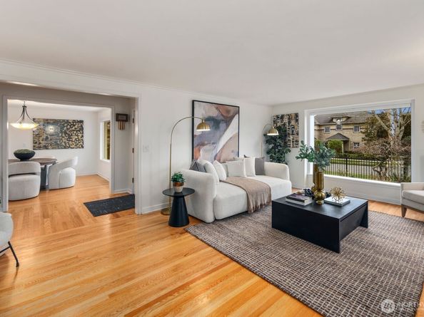 2647 39th Avenue W, Seattle WA 98199