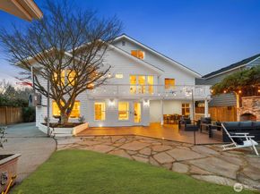 2647 39th Avenue W, Seattle WA 98199
