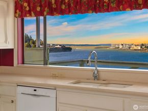 3606 W Commodore Way, Seattle WA 98199