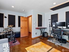 3040 Classic Avenue NE, Bremerton WA 98310