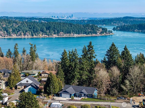 3040 Classic Avenue NE, Bremerton WA 98310