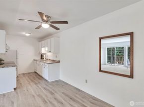 2500 81st Avenue SE 329, Mercer Island WA 98040