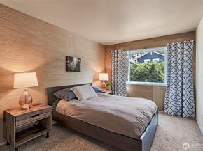 2500 81st Avenue SE 329, Mercer Island WA 98040