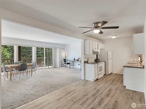 2500 81st Avenue SE 329, Mercer Island WA 98040