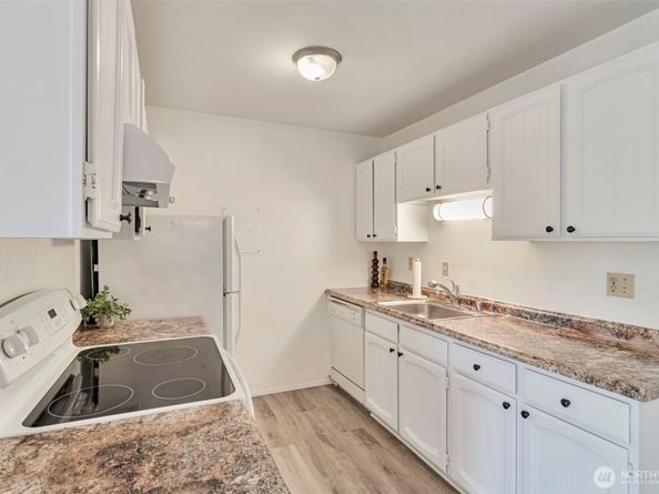 2500 81st Avenue SE 329, Mercer Island WA 98040
