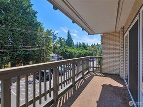 2500 81st Avenue SE 329, Mercer Island WA 98040