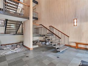 2500 81st Avenue SE 329, Mercer Island WA 98040