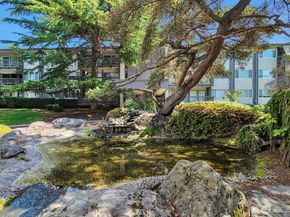 2500 81st Avenue SE 329, Mercer Island WA 98040