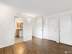 19857 25th Avenue NE 105, Shoreline WA 98155