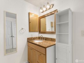 19857 25th Avenue NE 105, Shoreline WA 98155