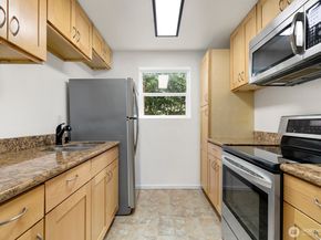 19857 25th Avenue NE 105, Shoreline WA 98155