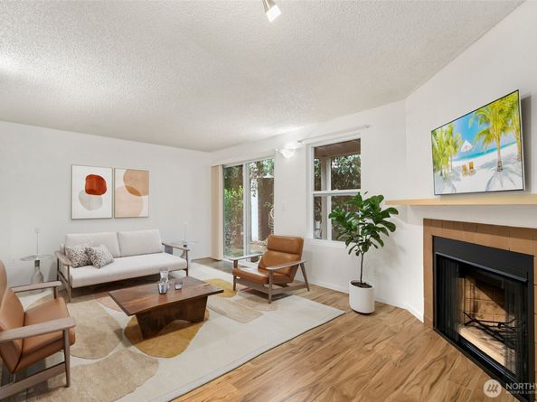 19857 25th Avenue NE 105, Shoreline WA 98155