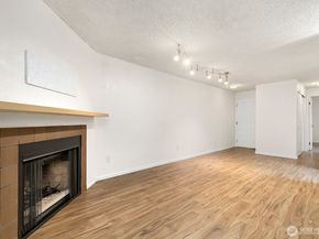 19857 25th Avenue NE 105, Shoreline WA 98155