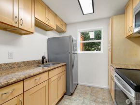 19857 25th Avenue NE 105, Shoreline WA 98155