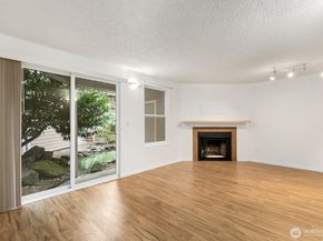 19857 25th Avenue NE 105, Shoreline WA 98155