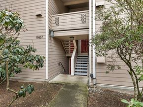 19857 25th Avenue NE 105, Shoreline WA 98155