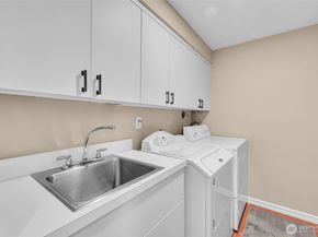 7019 47th Avenue SW 18, Seattle WA 98136