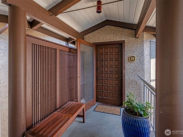 7019 47th Avenue SW 18, Seattle WA 98136