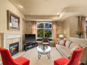 10398 NE 17th Street 305, Bellevue WA 98004