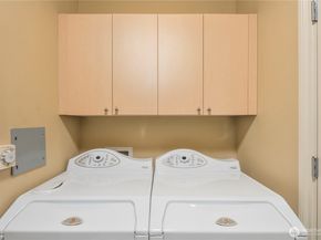 10398 NE 17th Street 305, Bellevue WA 98004