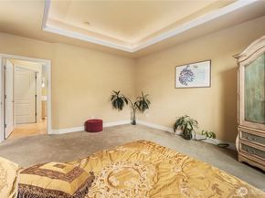 10398 NE 17th Street 305, Bellevue WA 98004