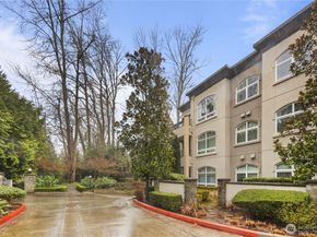 10398 NE 17th Street 305, Bellevue WA 98004