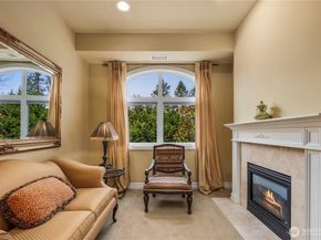 10398 NE 17th Street 305, Bellevue WA 98004