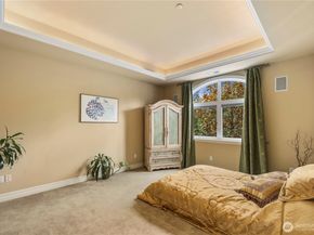 10398 NE 17th Street 305, Bellevue WA 98004