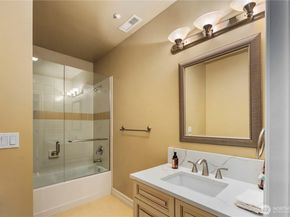 10398 NE 17th Street 305, Bellevue WA 98004