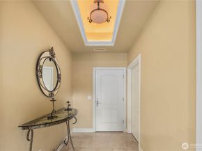 10398 NE 17th Street 305, Bellevue WA 98004