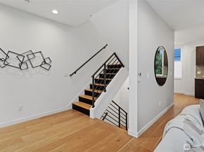 609 15th Avenue E, Seattle WA 98112