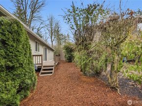 2415 SE 8th Place, Renton WA 98055