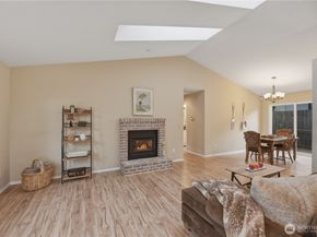 2415 SE 8th Place, Renton WA 98055