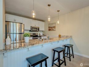 13872 NE 60th Way 114, Redmond WA 98052