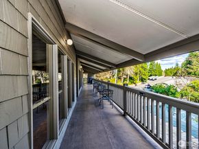 13872 NE 60th Way 114, Redmond WA 98052