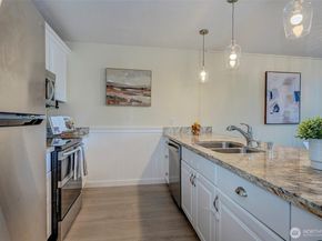 13872 NE 60th Way 114, Redmond WA 98052