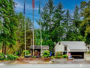 13872 NE 60th Way 114, Redmond WA 98052