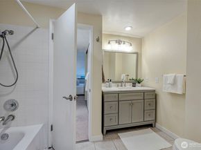 13872 NE 60th Way 114, Redmond WA 98052