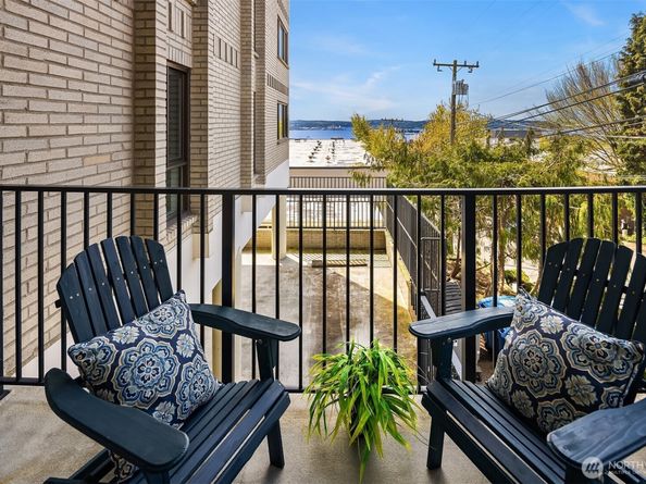 7 Highland Drive 101, Seattle WA 98109