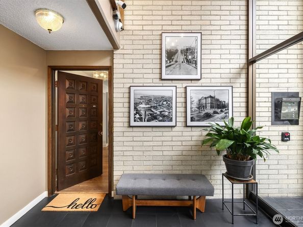 7 Highland Drive 101, Seattle WA 98109