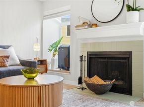 15846 NE Leary Way 6201, Redmond WA 98052