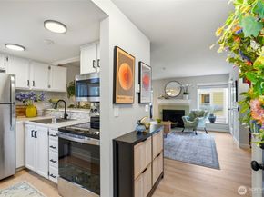 15846 NE Leary Way 6201, Redmond WA 98052