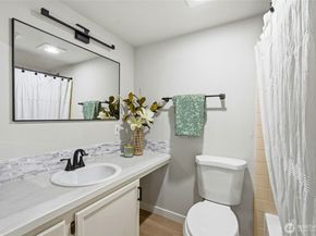 15846 NE Leary Way 6201, Redmond WA 98052