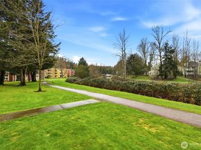 15846 NE Leary Way 6201, Redmond WA 98052