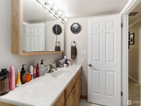 2500 81st Ave SE 319, Mercer Island WA 98040