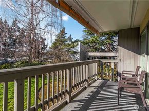 2500 81st Ave SE 319, Mercer Island WA 98040