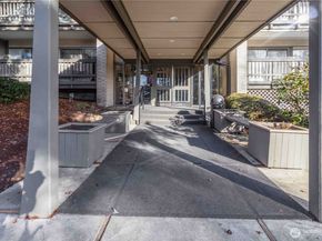 2500 81st Ave SE 319, Mercer Island WA 98040
