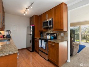 2500 81st Ave SE 319, Mercer Island WA 98040